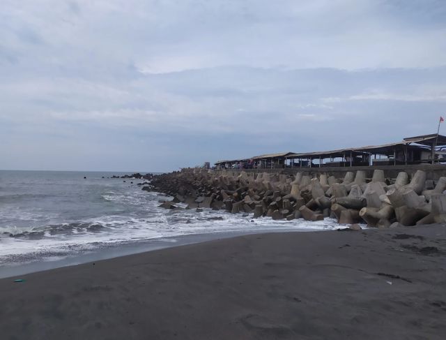 Pantai Glagah Kulon Progo Jogja dengan Tetrapod Epic dan Laguna Alami yang Menenangkan