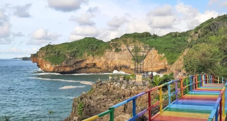 Review Gesing Wonderland Gunung Kidul di Tepi Tebing Laut Selatan