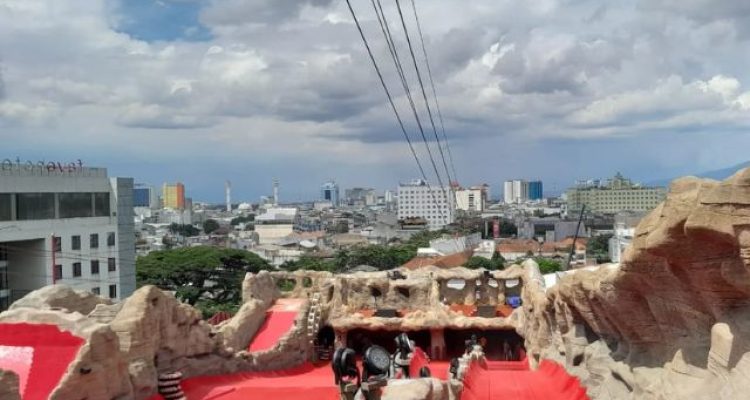Review Wahana Flying Fox Rooftop dan Slide Skyward Project Bandung 2026