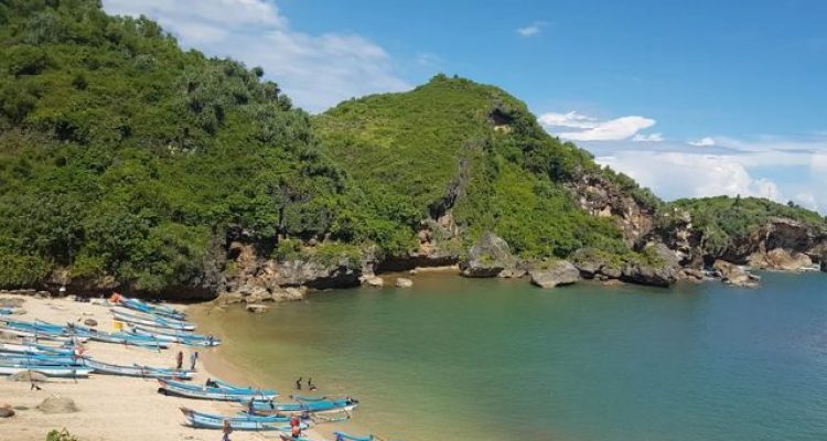 Surga Kuliner Seafood Segar di Pantai Ngrenehan Gunung Kidul Jogja