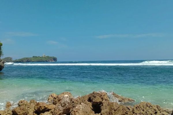 Wisata Pantai Sadranan Gunung Kidul Jogja