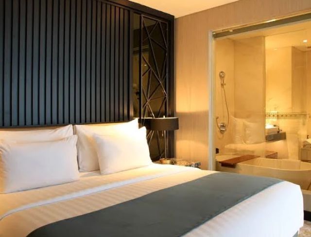 Hotel JHL Solitaire Gading Serpong, Penginapan Futuristik Mewah di Tangerang dengan Robot Pelayan dan Infinity Pool