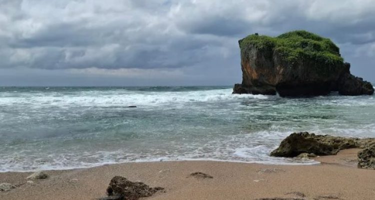 Pantai Watu Kodok Gunung Kidul Jogja, Rekomendasi Pantai Sepi untuk Camping dan Healing di Yogyakarta