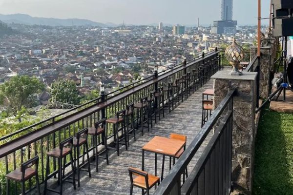 Paray Hills Bandar Lampung, Cafe Hits dengan City Light Romantis dan View Bukit yang Menenangkan