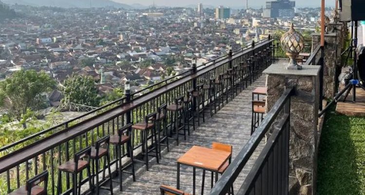Paray Hills Bandar Lampung, Cafe Hits dengan City Light Romantis dan View Bukit yang Menenangkan