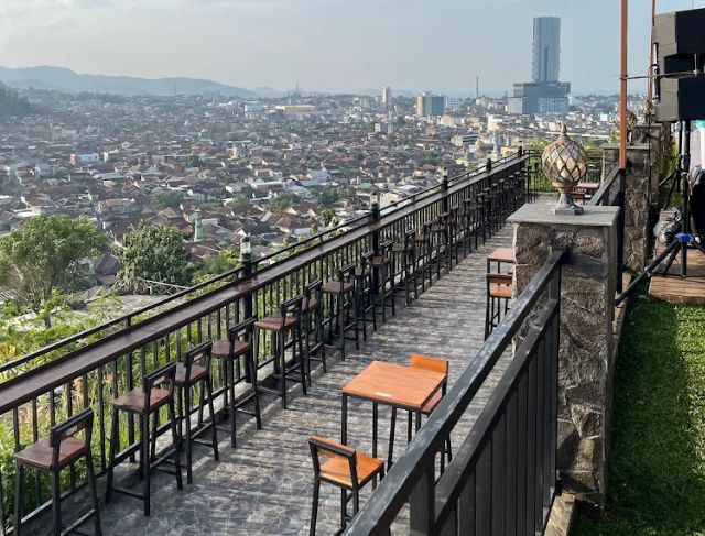 Paray Hills Bandar Lampung, Cafe Hits dengan City Light Romantis dan View Bukit yang Menenangkan
