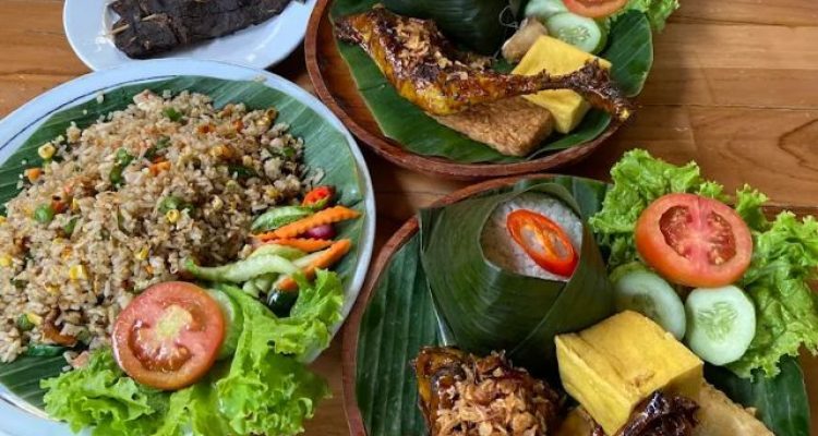 Review Rumah Makan Ponyo Bekasi, Resto Sunda Legendaris di Bekasi Sejak 1972 yang Cocok untuk Keluarga