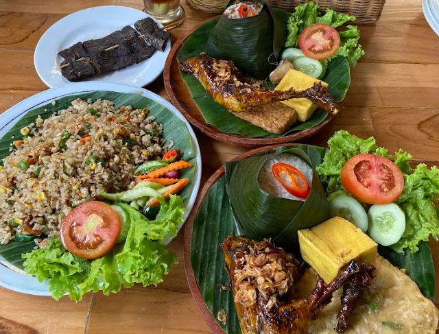 Review Rumah Makan Ponyo Bekasi, Resto Sunda Legendaris di Bekasi Sejak 1972 yang Cocok untuk Keluarga