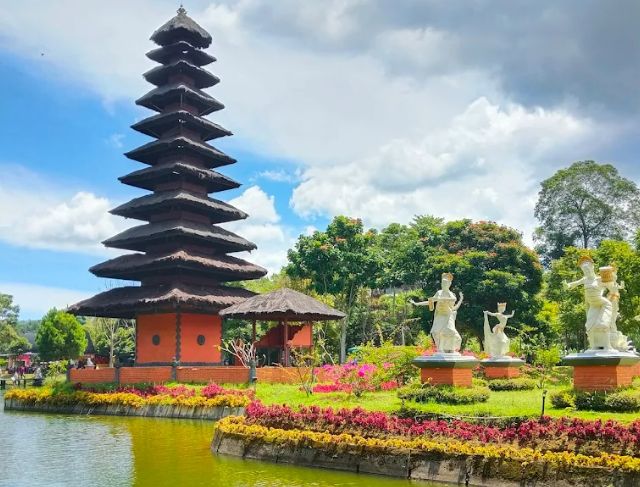 Taman Lembah Dewata Lembang Bandung, Wisata Nuansa Bali di Bandung dengan Danau Cantik dan Aktivitas Seru