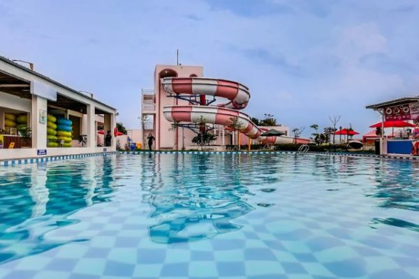 Water World Lampung Viral 2026, Review Waterboom Lampung dengan Rainbow Slide dan Wave Pool Instagramable