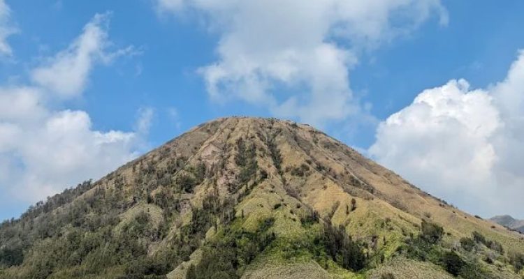 Itinerary Wisata Gunung Bromo 2026, Sunrise Penanjakan hingga Bukit Teletubbies yang Lagi Viral