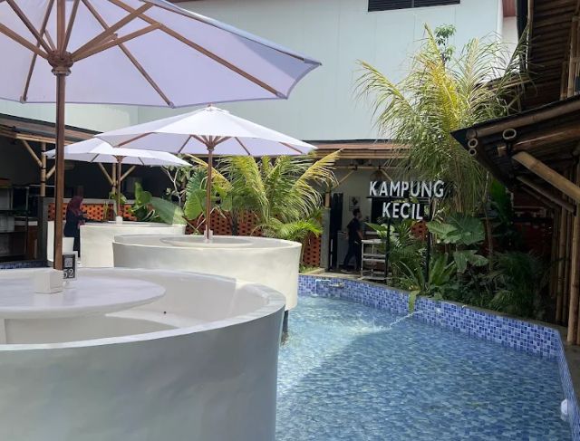 Kampung Kecil Grand Wisata Bekasi Viral, Resto Keluarga Bernuansa Kampung yang Lagi Ramai Diburu