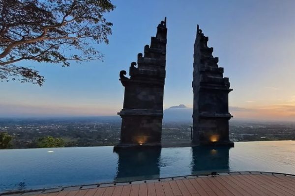 Review Candhari Heaven Jogja dengan View Gunung Merapi dan Candi Prambanan Terbaik untuk Staycation Romantis