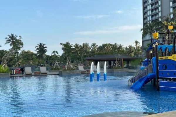 Review Movenpick Carita Terbaru, Hotel Bintang Lima Viral dengan Kolam Renang Anak dan View Laut