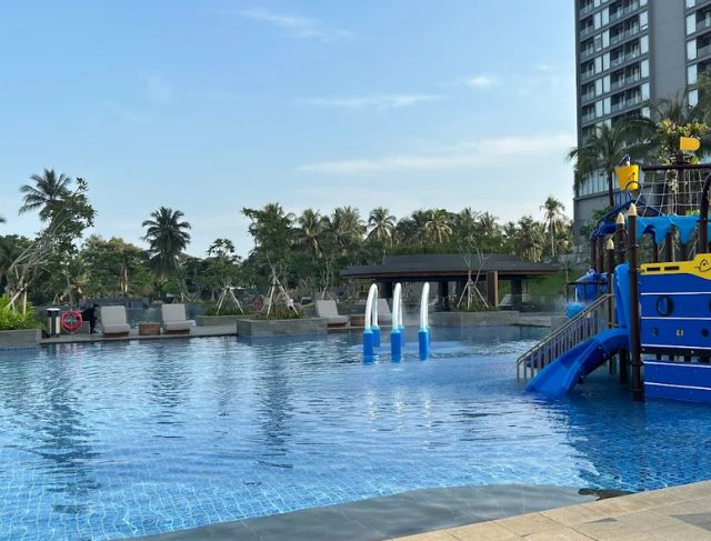 Review Movenpick Carita Terbaru, Hotel Bintang Lima Viral dengan Kolam Renang Anak dan View Laut