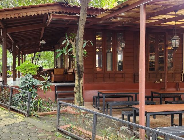 Review The Joglo Garden yang Ramah Anak dan Penuh Spot Menarik