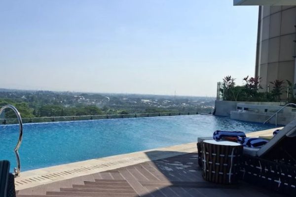 Trans Hotel Jakarta, Hotel Bintang 5 Viral di Cibubur dengan Infinity Pool dan Sky Bridge Estetik