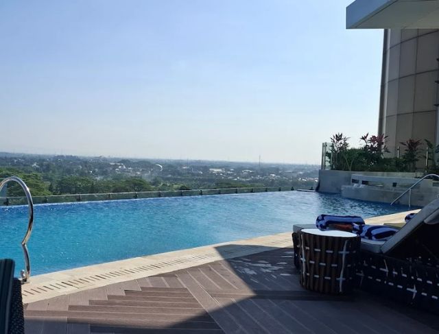 Trans Hotel Jakarta, Hotel Bintang 5 Viral di Cibubur dengan Infinity Pool dan Sky Bridge Estetik