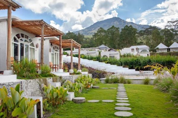 Cinze Villas & Hot Spring Kintamani, Penginapan Estetik dengan Pemandangan Gunung Batur dan Danau Batur yang Memukau