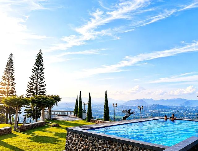 Hidden Valley Hills Purwakarta, Resort Mewah dengan Lautan Awan dan Panorama Pegunungan yang Memikat