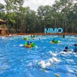 Nimo Water Forest Purwakarta, Wisata Kolam Renang Pasir Putih di Tengah Hutan Tropis yang Sedang Viral