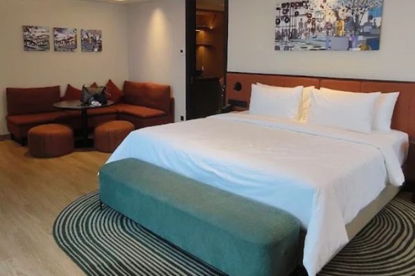 Review Artotel Living World Grand Wisata Bekasi, Hotel Baru Estetik Dekat Mall dengan Infinity Pool dan View Danau