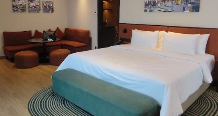 Review Artotel Living World Grand Wisata Bekasi, Hotel Baru Estetik Dekat Mall dengan Infinity Pool dan View Danau