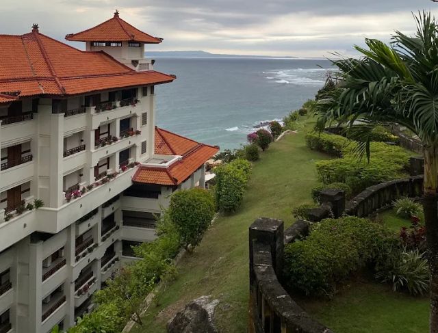Staycation Mewah Tepi Tebing di Hilton Bali Resort Nusa Dua