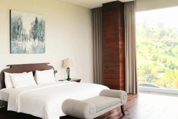 Review Emerald Villa Bandung, Villa Mewah Bernuansa Alam dengan Full Board dan Pemandangan Gunung