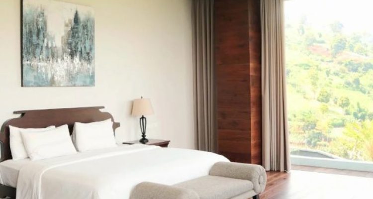 Review Emerald Villa Bandung, Villa Mewah Bernuansa Alam dengan Full Board dan Pemandangan Gunung