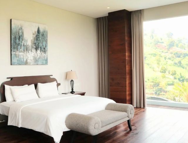 Review Emerald Villa Bandung, Villa Mewah Bernuansa Alam dengan Full Board dan Pemandangan Gunung