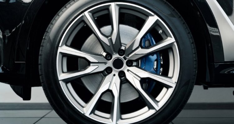 Kelebihan Penggerak Roda Depan vs Penggerak Roda Belakang untuk Mobil?