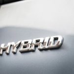 Perbedaan Mobil EV vs Hybrid