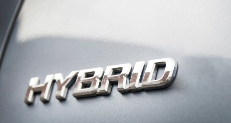 Perbedaan Mobil EV vs Hybrid