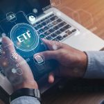 Perbandingan ETF SPMO dengan QQQ