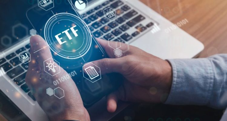 Perbandingan ETF SPMO dengan QQQ